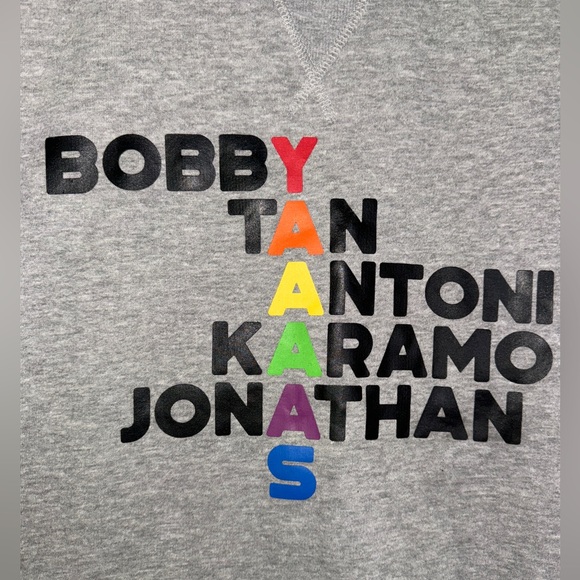 🏳️🌈 NWT! QE Cast Names Embroidered Heart Sweatshirt - Picture 2 of 16